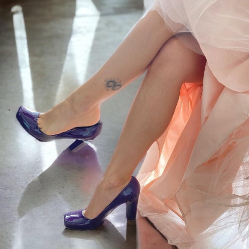 NEW DOLCE & GABBANA Purple Patent Leather Block Heel Square Toe Pumps, Size 40