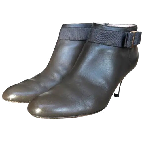 SALVATORE FERRAGAMO Anthracite Leather Bow Detail Ankle Booties, Size 6.5 C