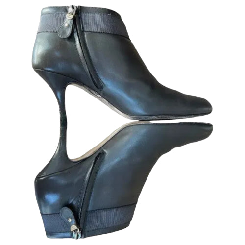 SALVATORE FERRAGAMO Anthracite Leather Bow Detail Ankle Booties, Size 6.5 C