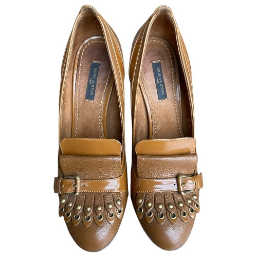 LOUIS VUITTON Balmoral Brogue Brown Leather Fringe Pumps, Size 38.5
