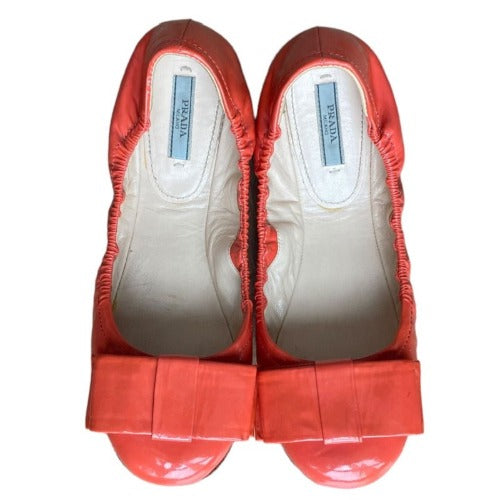 PRADA Coral Patent Leather Bow Logo Scrunch Ballerina Flats, Size 37.5
