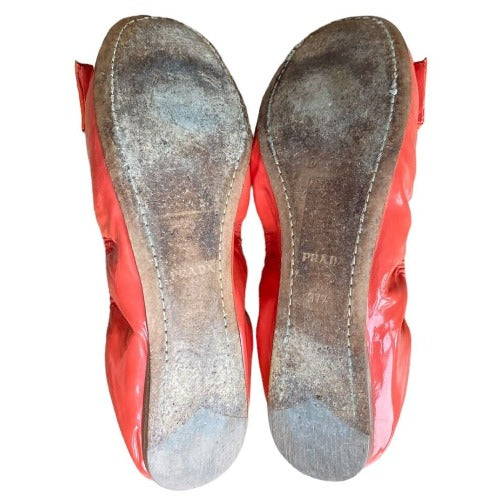 PRADA Coral Patent Leather Bow Logo Scrunch Ballerina Flats, Size 37.5