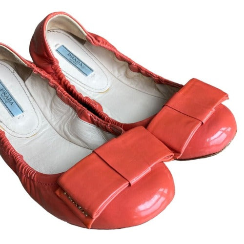PRADA Coral Patent Leather Bow Logo Scrunch Ballerina Flats, Size 37.5