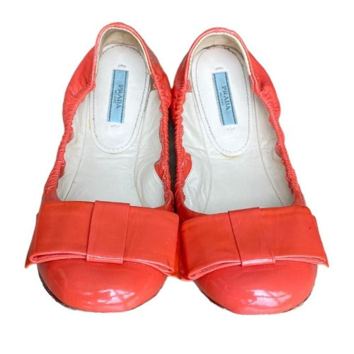 PRADA Coral Patent Leather Bow Logo Scrunch Ballerina Flats, Size 37.5