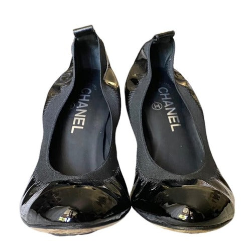 CHANEL Interlocking CC Logo Black Patent Leather Elastic Cap Toe Pumps, Size 37
