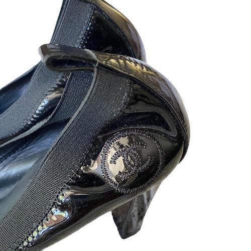 CHANEL Interlocking CC Logo Black Patent Leather Elastic Cap Toe Pumps, Size 37