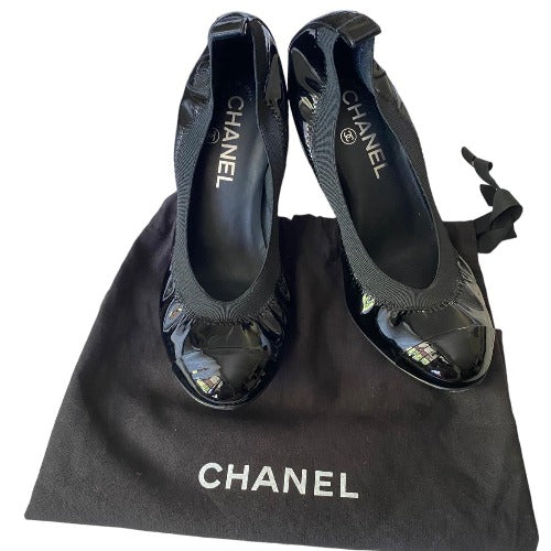 CHANEL Interlocking CC Logo Black Patent Leather Elastic Cap Toe Pumps, Size 37