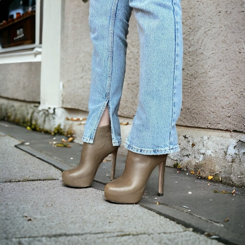 BOOTS & BOOTIES