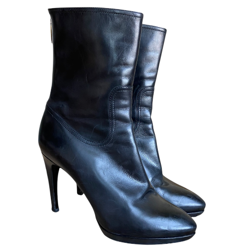 LOUIS VUITTON Black Leather Gold Logo Zip & Heel Pointed Toe Ankle Boots, 39.5