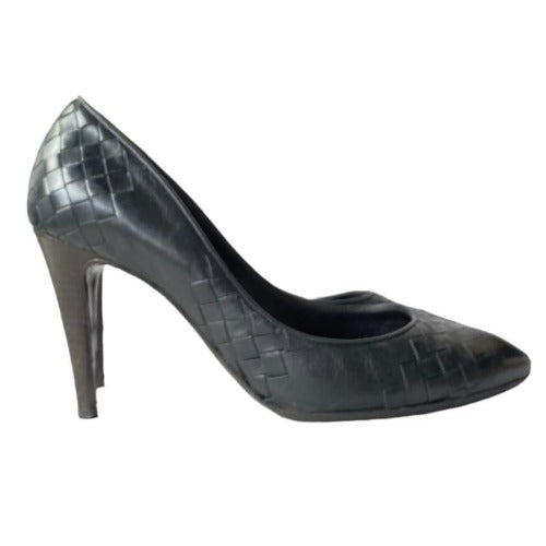 BOTTEGA VENETA Black Leather Intrecciato Pointed Toe Pumps, Size 37.5